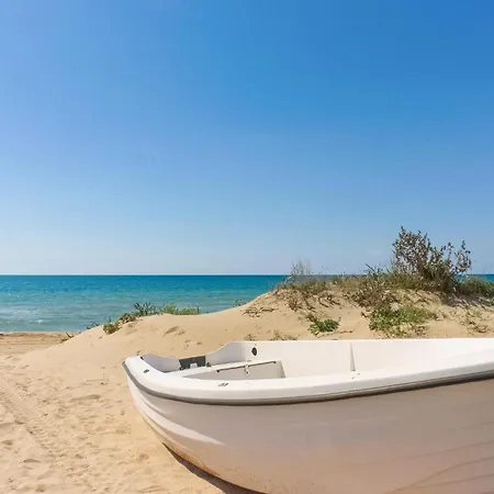 2 Bedroom Awesome In Appartamento Sangineto